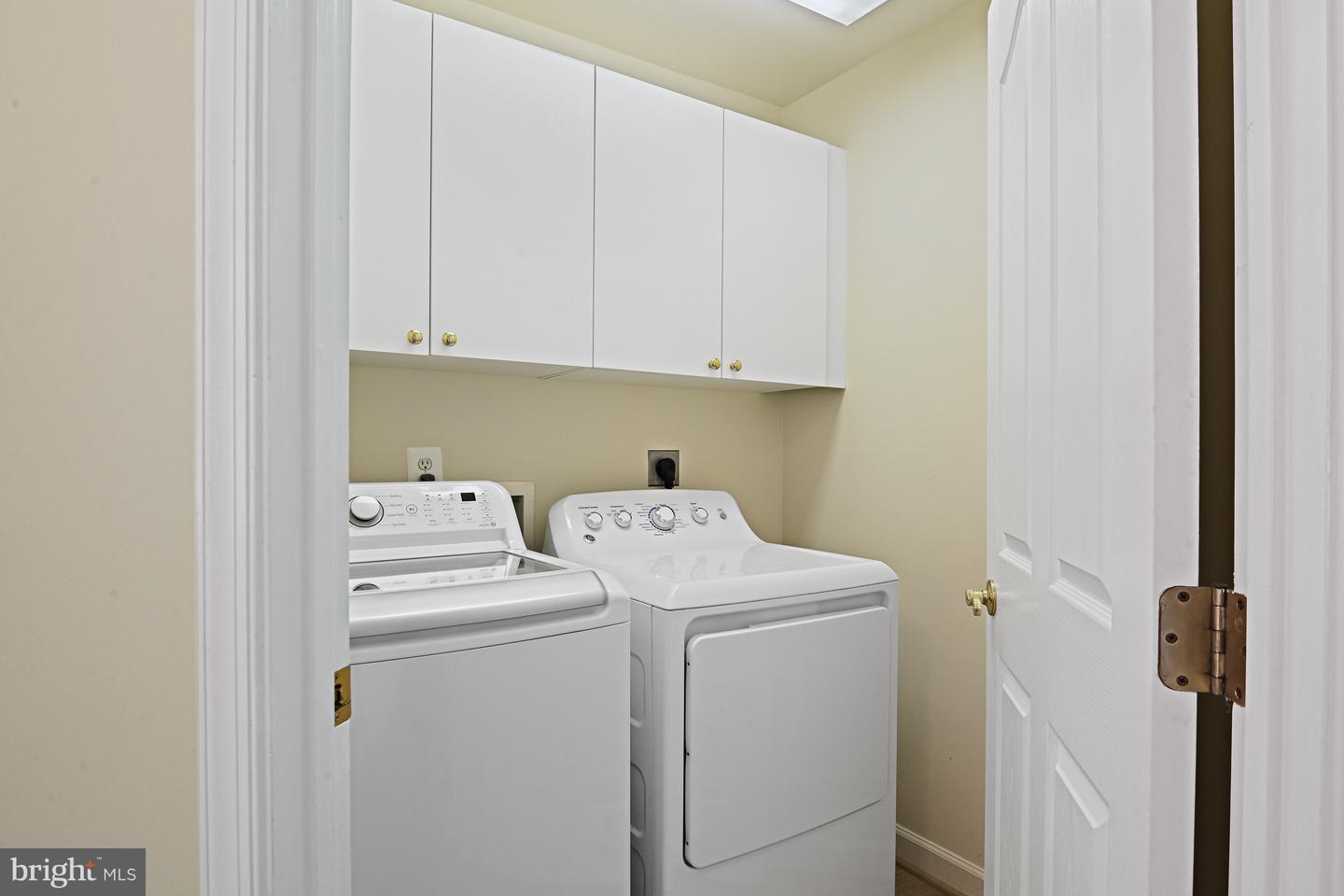 1924 LOGAN MANOR DR, RESTON, Virginia 20190, 3 Bedrooms Bedrooms, ,3 BathroomsBathrooms,Residential,For sale,1924 LOGAN MANOR DR,VAFX2265656 MLS # VAFX2265656