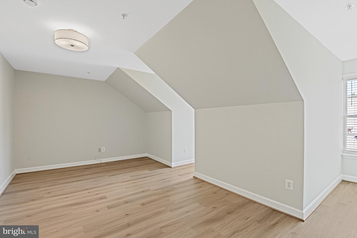 1924 LOGAN MANOR DR, RESTON, Virginia 20190, 3 Bedrooms Bedrooms, ,3 BathroomsBathrooms,Residential,For sale,1924 LOGAN MANOR DR,VAFX2265656 MLS # VAFX2265656
