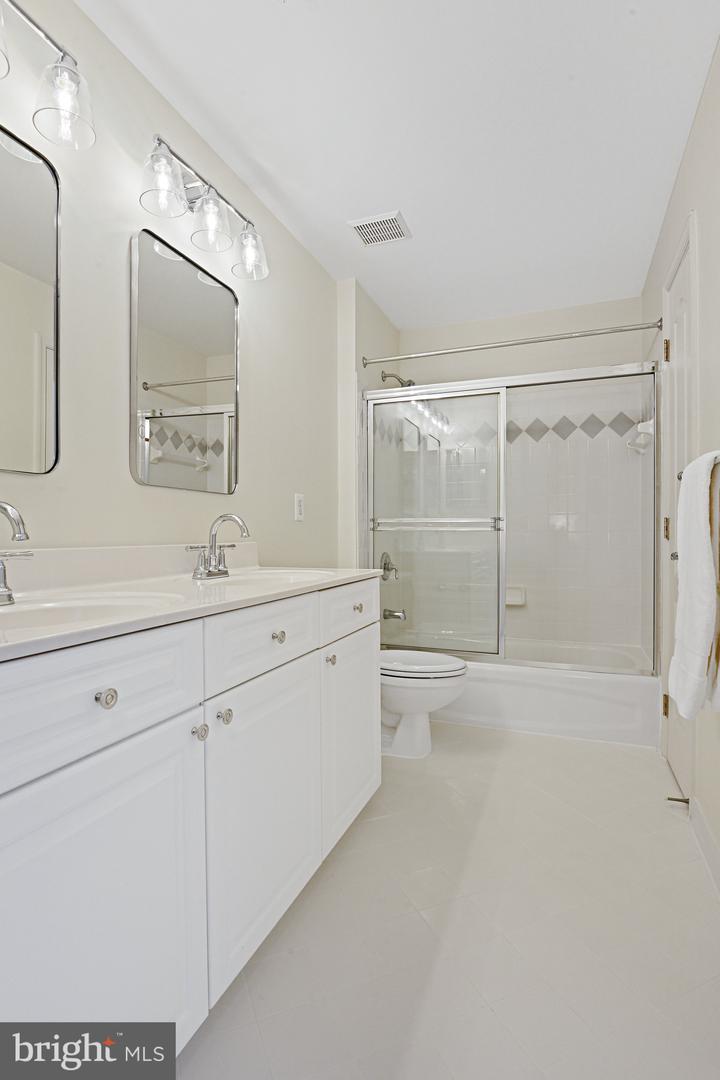 1924 LOGAN MANOR DR, RESTON, Virginia 20190, 3 Bedrooms Bedrooms, ,3 BathroomsBathrooms,Residential,For sale,1924 LOGAN MANOR DR,VAFX2265656 MLS # VAFX2265656