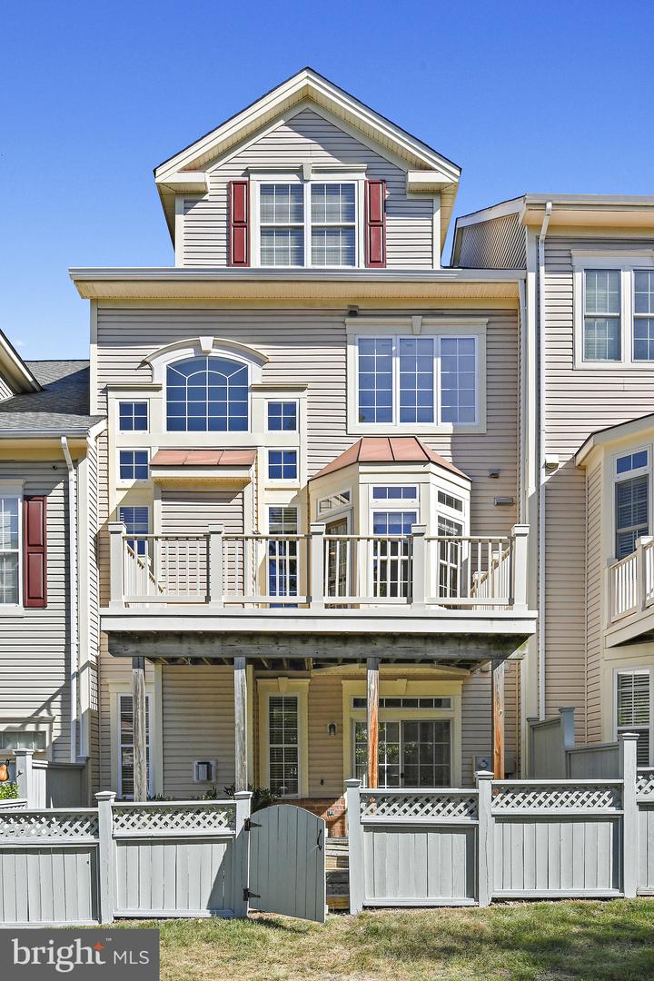 1924 LOGAN MANOR DR, RESTON, Virginia 20190, 3 Bedrooms Bedrooms, ,3 BathroomsBathrooms,Residential,For sale,1924 LOGAN MANOR DR,VAFX2265656 MLS # VAFX2265656