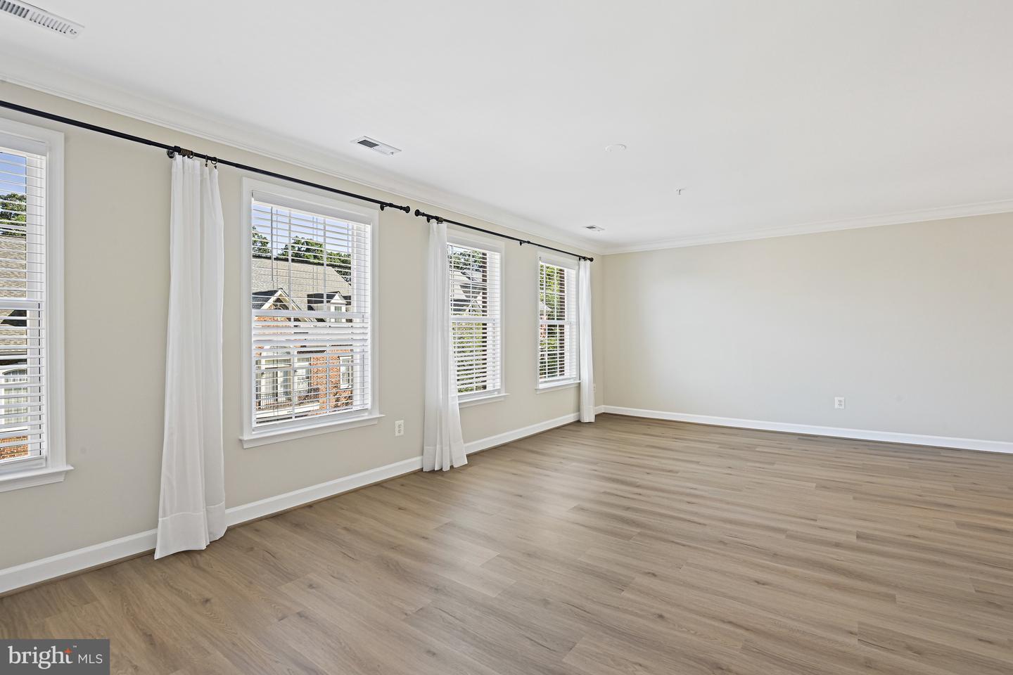 1924 LOGAN MANOR DR, RESTON, Virginia 20190, 3 Bedrooms Bedrooms, ,3 BathroomsBathrooms,Residential,For sale,1924 LOGAN MANOR DR,VAFX2265656 MLS # VAFX2265656