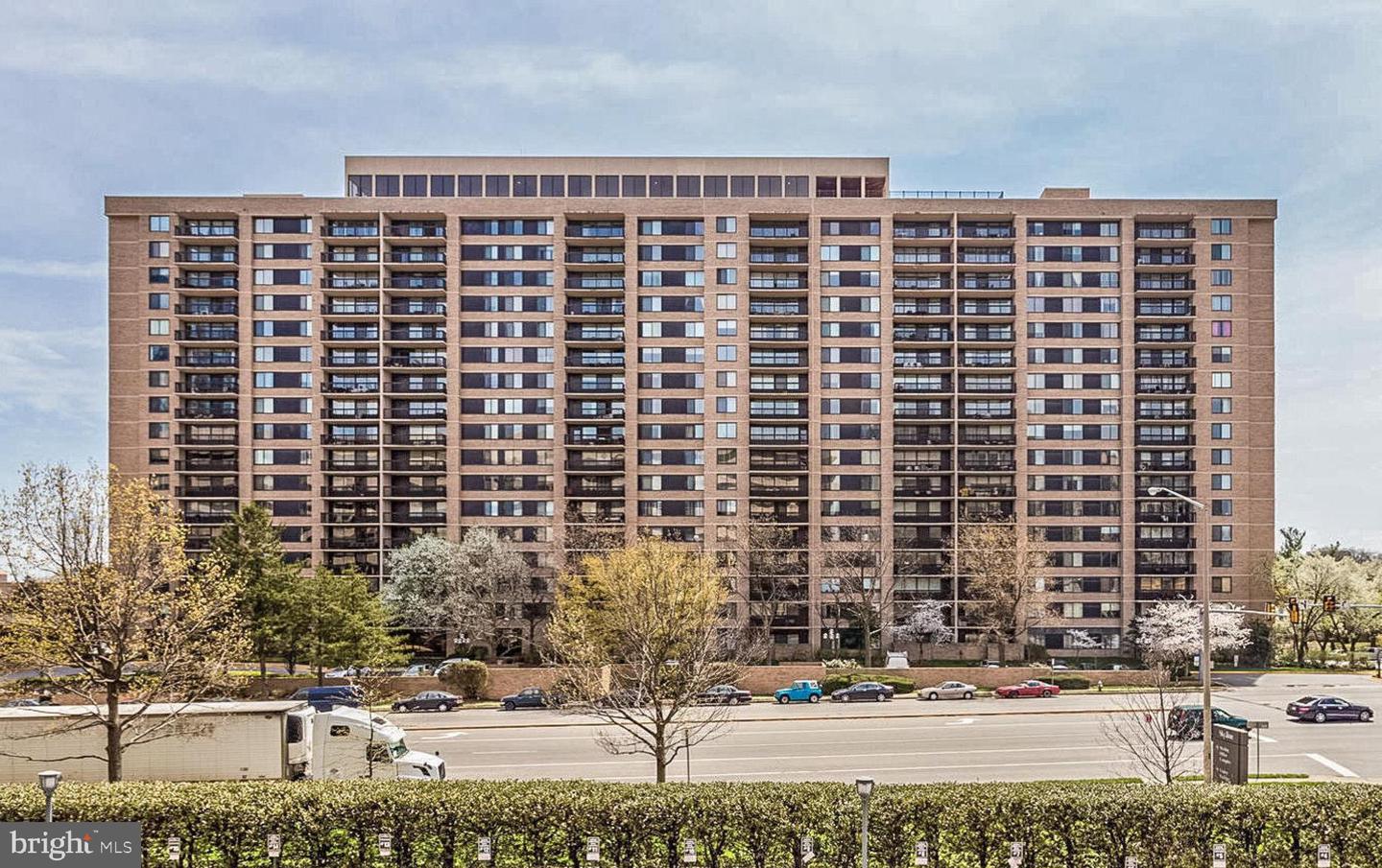 3709 S GEORGE MASON DR #T3E, FALLS CHURCH, Virginia 22041, 2 Bedrooms Bedrooms, ,2 BathroomsBathrooms,Residential,For sale,3709 S GEORGE MASON DR #T3E,VAFX2265788 MLS # VAFX2265788 3709 S GEORGE MASON DR #T3E, FALLS CHURCH, Virginia 22041, 2 Bedrooms Bedrooms, ,2 BathroomsBathrooms,Residential,For sale,3709 S GEORGE MASON DR #T3E,VAFX2265788 MLS # VAFX2265788