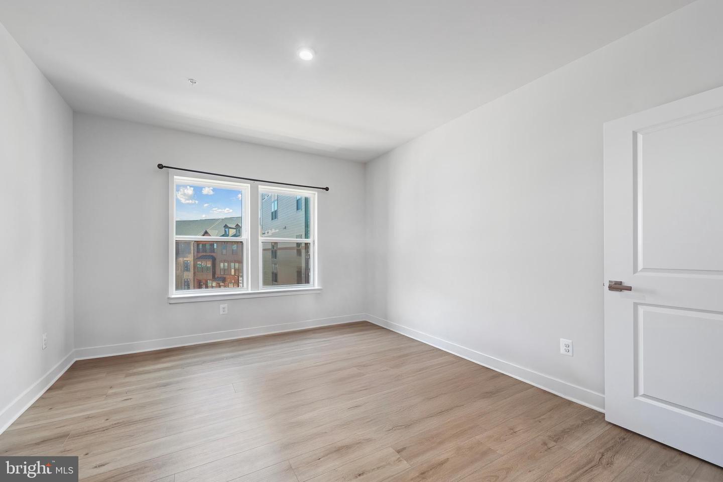 4395 PEACH LILY LN #311, CHANTILLY, Virginia 20151, 2 Bedrooms Bedrooms, ,2 BathroomsBathrooms,Residential,For sale,4395 PEACH LILY LN #311,VAFX2266242 MLS # VAFX2266242