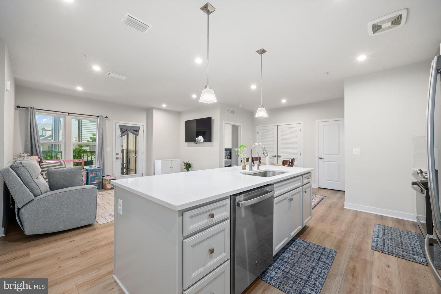 4395 PEACH LILY LN #311, CHANTILLY, Virginia 20151, 2 Bedrooms Bedrooms, ,2 BathroomsBathrooms,Residential,For sale,4395 PEACH LILY LN #311,VAFX2266242 MLS # VAFX2266242