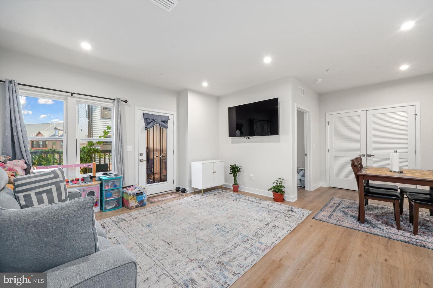 4395 PEACH LILY LN #311, CHANTILLY, Virginia 20151, 2 Bedrooms Bedrooms, ,2 BathroomsBathrooms,Residential,For sale,4395 PEACH LILY LN #311,VAFX2266242 MLS # VAFX2266242