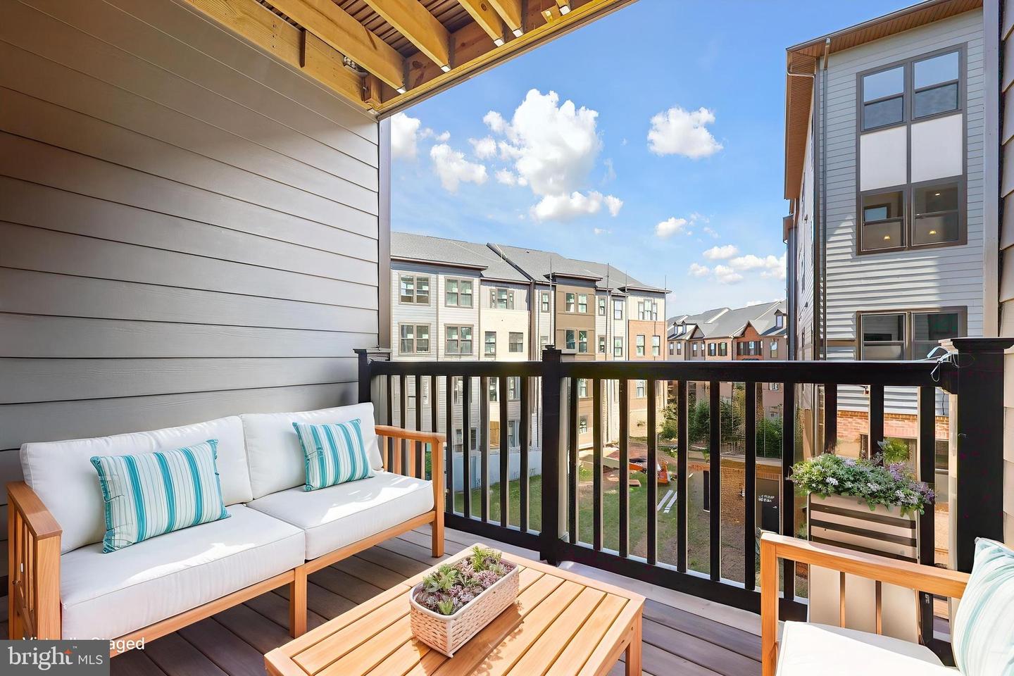 4395 PEACH LILY LN #311, CHANTILLY, Virginia 20151, 2 Bedrooms Bedrooms, ,2 BathroomsBathrooms,Residential,For sale,4395 PEACH LILY LN #311,VAFX2266242 MLS # VAFX2266242