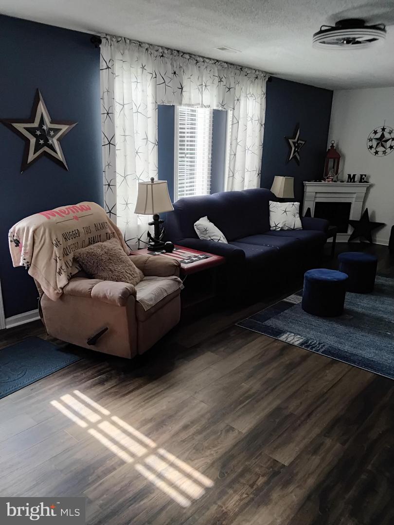 212 ADMIRAL DR, RUTHER GLEN, Virginia 22546, 2 Bedrooms Bedrooms, 5 Rooms Rooms,1 BathroomBathrooms,Residential,For sale,212 ADMIRAL DR,VACV2008826 MLS # VACV2008826