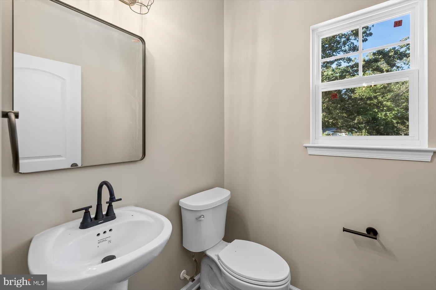 9019 SMITHS BEND RD, FREDERICKSBURG, Virginia 22407, 4 Bedrooms Bedrooms, 14 Rooms Rooms,2 BathroomsBathrooms,Residential,For sale,9019 SMITHS BEND RD,VASP2036182 MLS # VASP2036182