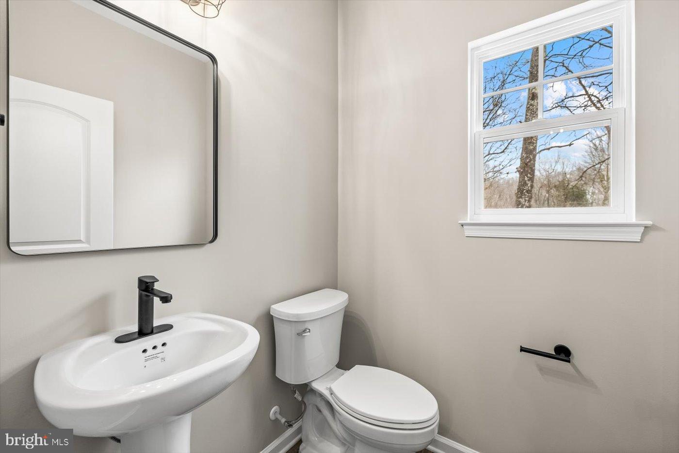 9019 SMITHS BEND RD, FREDERICKSBURG, Virginia 22407, 4 Bedrooms Bedrooms, 14 Rooms Rooms,2 BathroomsBathrooms,Residential,For sale,9019 SMITHS BEND RD,VASP2036182 MLS # VASP2036182