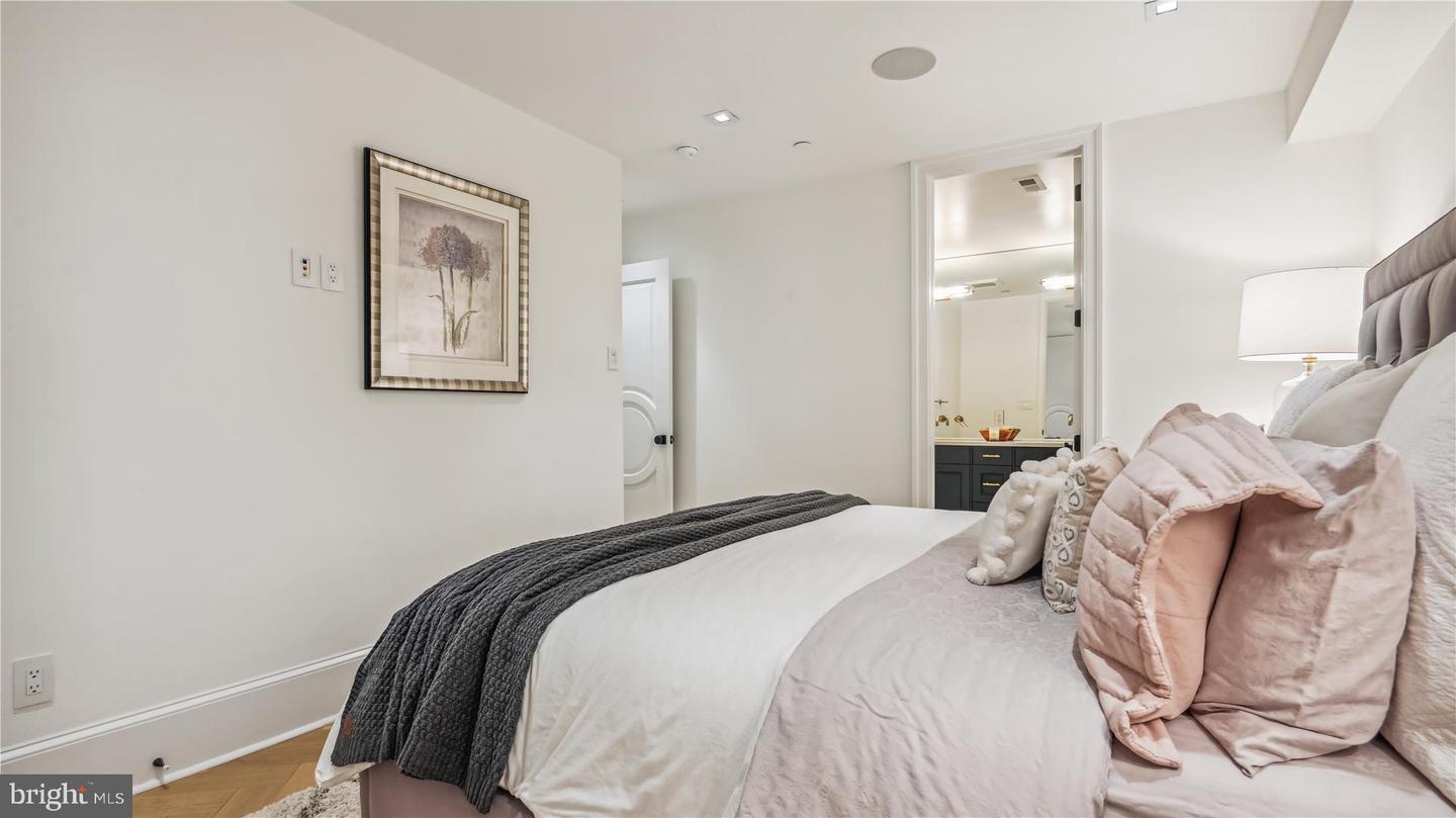 1832 16TH ST NW #1, WASHINGTON, District Of Columbia 20009, 2 Bedrooms Bedrooms, 4 Rooms Rooms,2 BathroomsBathrooms,Residential,For sale,1832 16TH ST NW #1,DCDC2221922 MLS # DCDC2221922