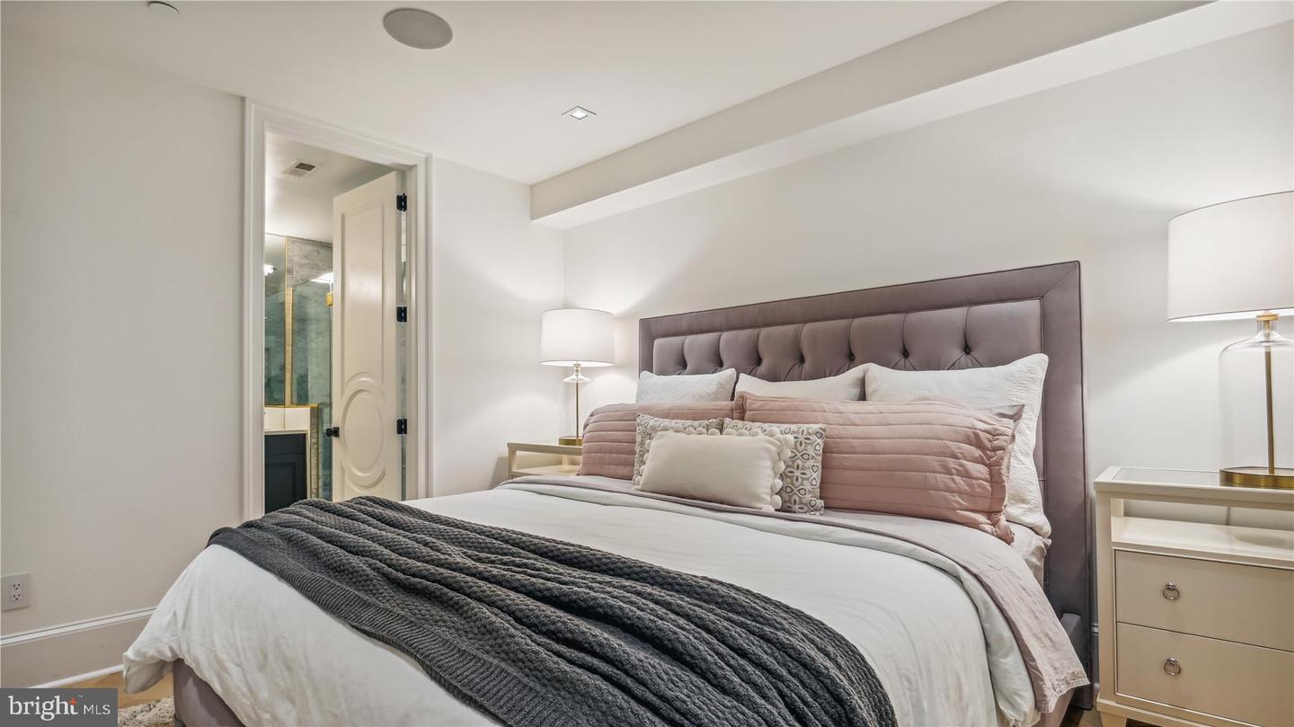 1832 16TH ST NW #1, WASHINGTON, District Of Columbia 20009, 2 Bedrooms Bedrooms, 4 Rooms Rooms,2 BathroomsBathrooms,Residential,For sale,1832 16TH ST NW #1,DCDC2221922 MLS # DCDC2221922