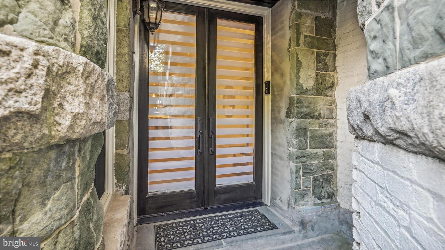 1832 16TH ST NW #1, WASHINGTON, District Of Columbia 20009, 2 Bedrooms Bedrooms, 4 Rooms Rooms,2 BathroomsBathrooms,Residential,For sale,1832 16TH ST NW #1,DCDC2221922 MLS # DCDC2221922