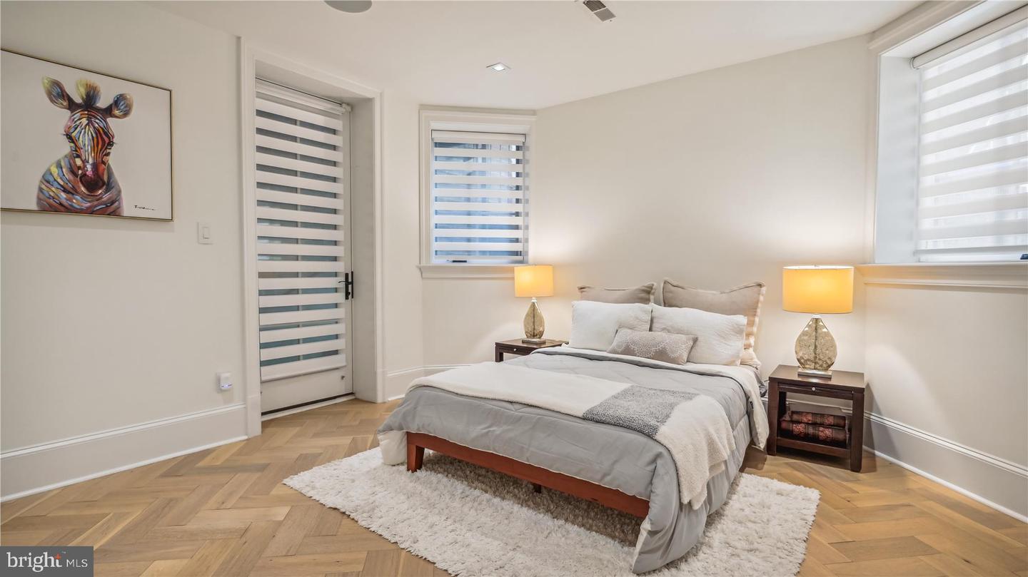 1832 16TH ST NW #1, WASHINGTON, District Of Columbia 20009, 2 Bedrooms Bedrooms, 4 Rooms Rooms,2 BathroomsBathrooms,Residential,For sale,1832 16TH ST NW #1,DCDC2221922 MLS # DCDC2221922