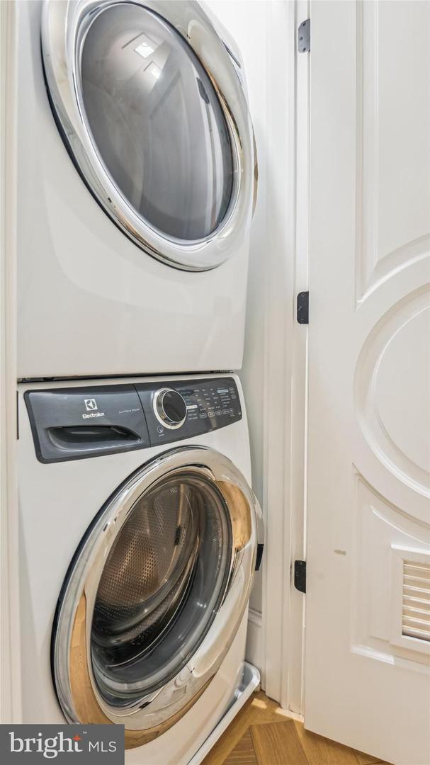 1832 16TH ST NW #1, WASHINGTON, District Of Columbia 20009, 2 Bedrooms Bedrooms, 4 Rooms Rooms,2 BathroomsBathrooms,Residential,For sale,1832 16TH ST NW #1,DCDC2221922 MLS # DCDC2221922