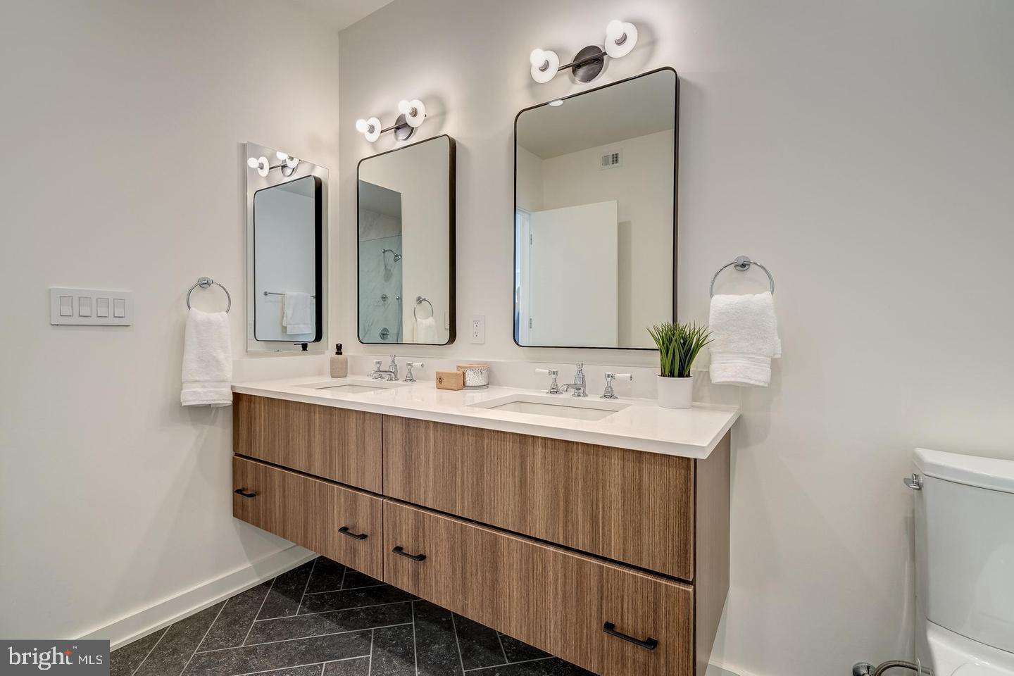 440 R ST NW #203, WASHINGTON, District Of Columbia 20001, 2 Bedrooms Bedrooms, ,2 BathroomsBathrooms,Residential,For sale,440 R ST NW #203,DCDC2221930 MLS # DCDC2221930