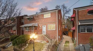 77 UNDERWOOD ST NW, WASHINGTON, District Of Columbia 20012, 2 Bedrooms Bedrooms, 4 Rooms Rooms,2 BathroomsBathrooms,Residential,For sale,77 UNDERWOOD ST NW,DCDC2221968 MLS # DCDC2221968