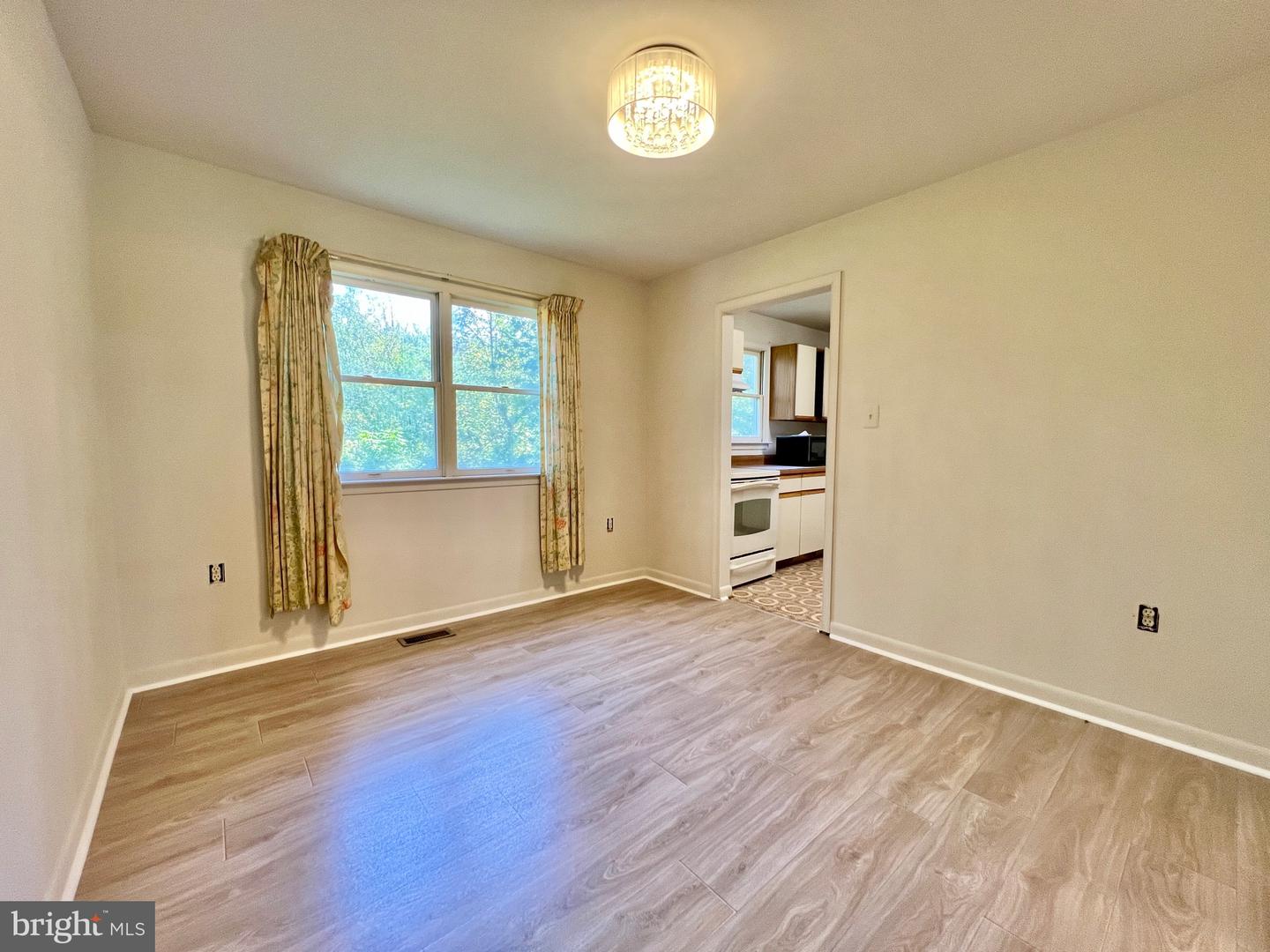 7819 LAKE DR, MANASSAS, Virginia 20111, 3 Bedrooms Bedrooms, 5 Rooms Rooms,2 BathroomsBathrooms,Residential,For sale,7819 LAKE DR,VAPW2103876 MLS # VAPW2103876