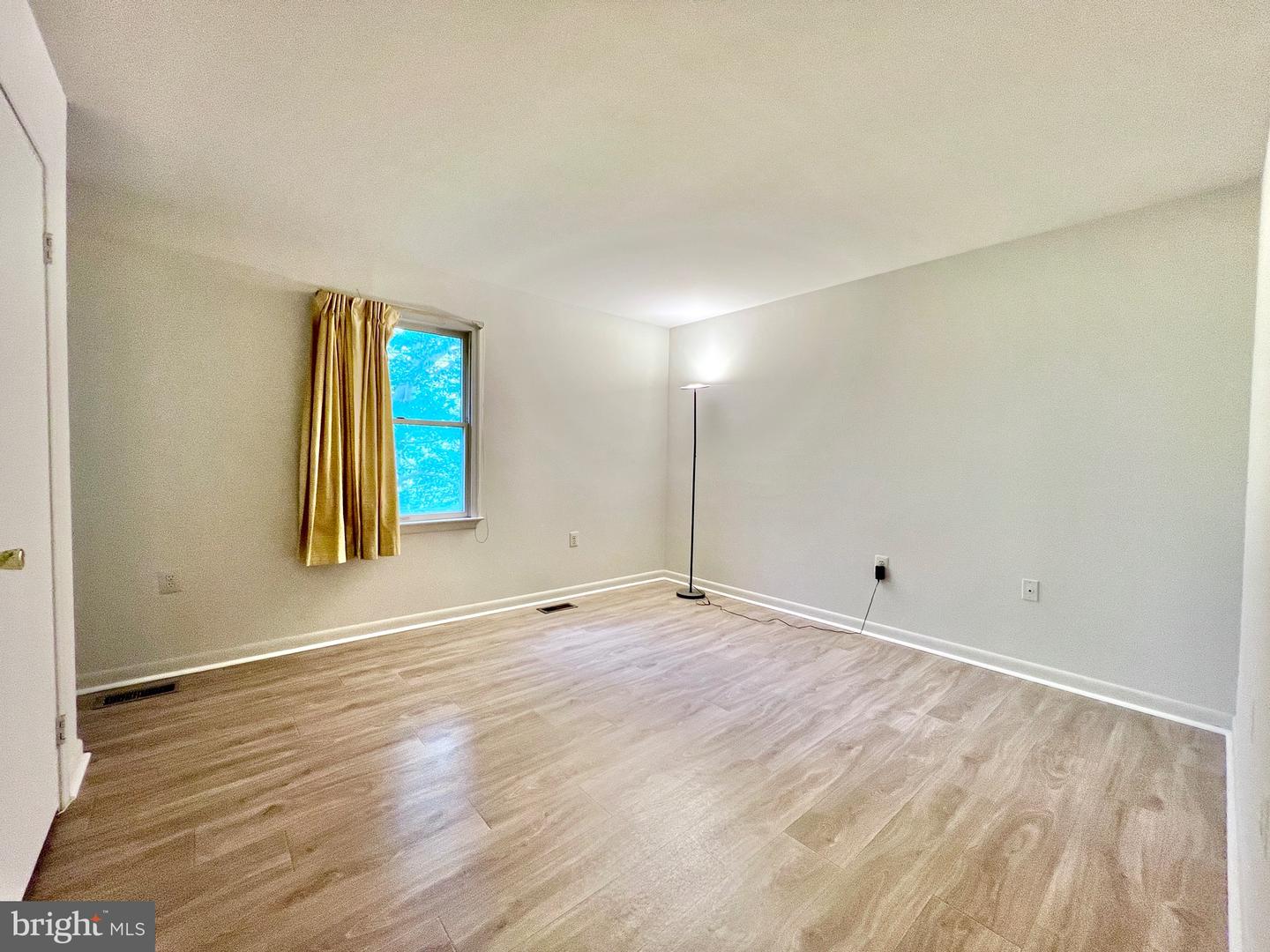 7819 LAKE DR, MANASSAS, Virginia 20111, 3 Bedrooms Bedrooms, 5 Rooms Rooms,2 BathroomsBathrooms,Residential,For sale,7819 LAKE DR,VAPW2103876 MLS # VAPW2103876