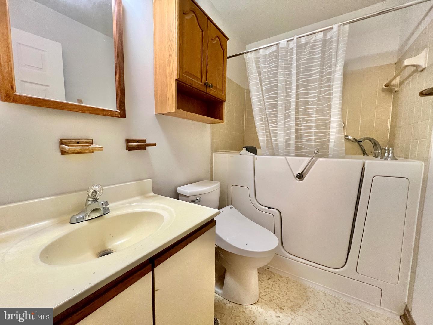7819 LAKE DR, MANASSAS, Virginia 20111, 3 Bedrooms Bedrooms, 5 Rooms Rooms,2 BathroomsBathrooms,Residential,For sale,7819 LAKE DR,VAPW2103876 MLS # VAPW2103876