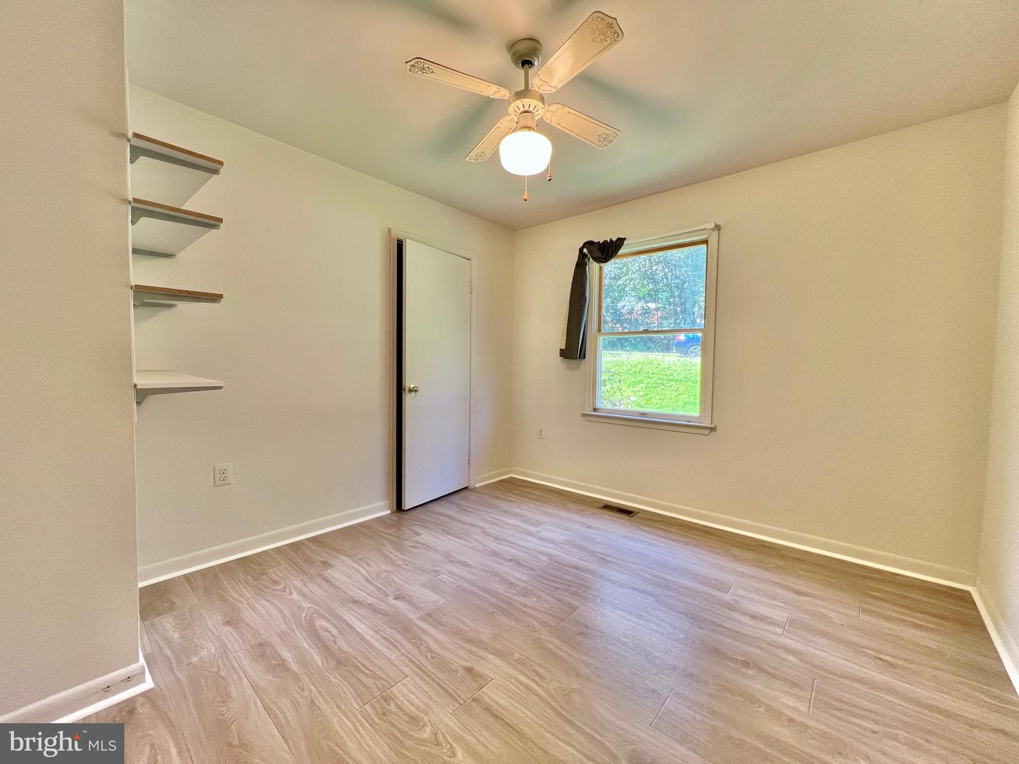7819 LAKE DR, MANASSAS, Virginia 20111, 3 Bedrooms Bedrooms, 5 Rooms Rooms,2 BathroomsBathrooms,Residential,For sale,7819 LAKE DR,VAPW2103876 MLS # VAPW2103876