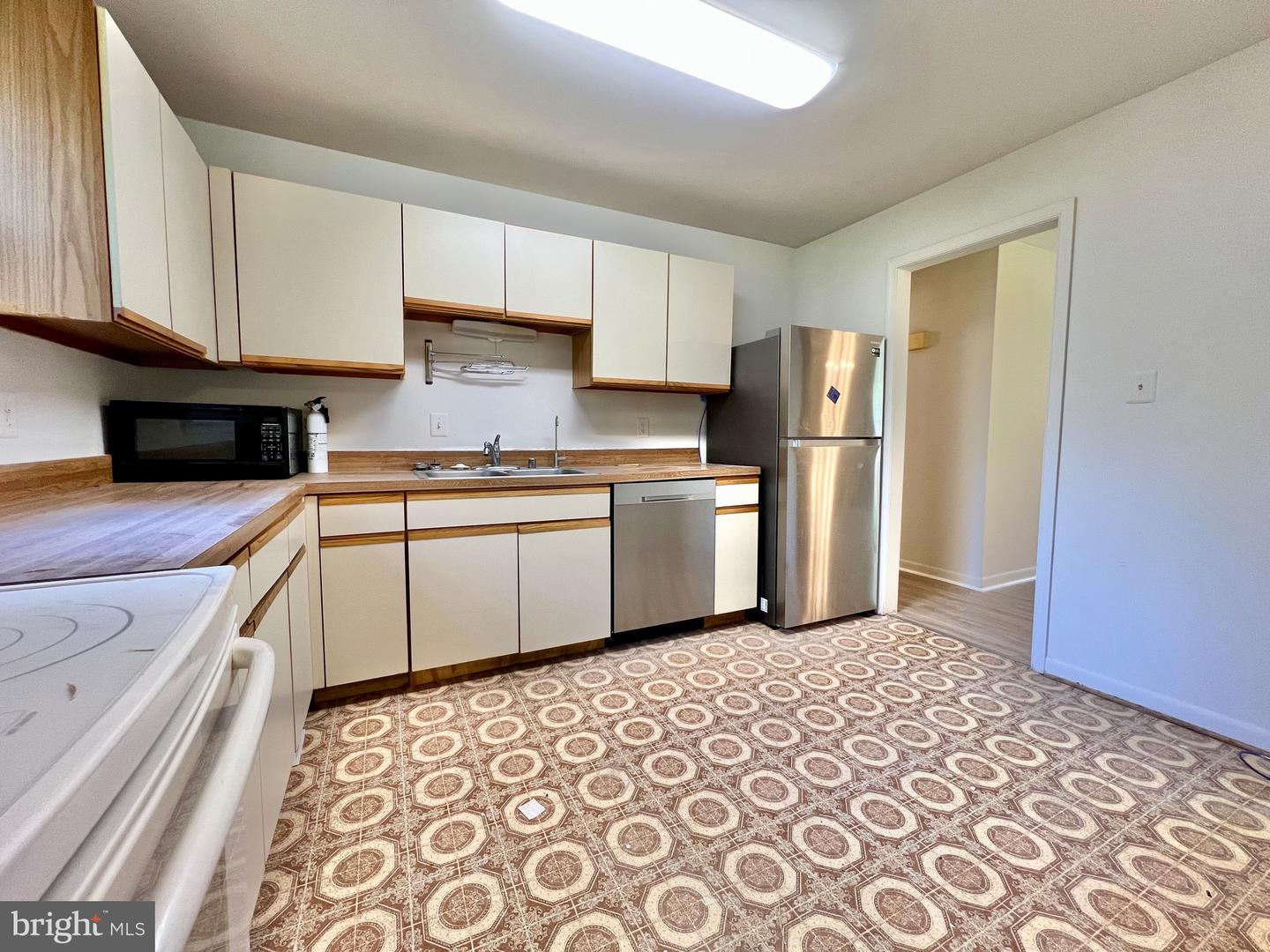 7819 LAKE DR, MANASSAS, Virginia 20111, 3 Bedrooms Bedrooms, 5 Rooms Rooms,2 BathroomsBathrooms,Residential,For sale,7819 LAKE DR,VAPW2103876 MLS # VAPW2103876