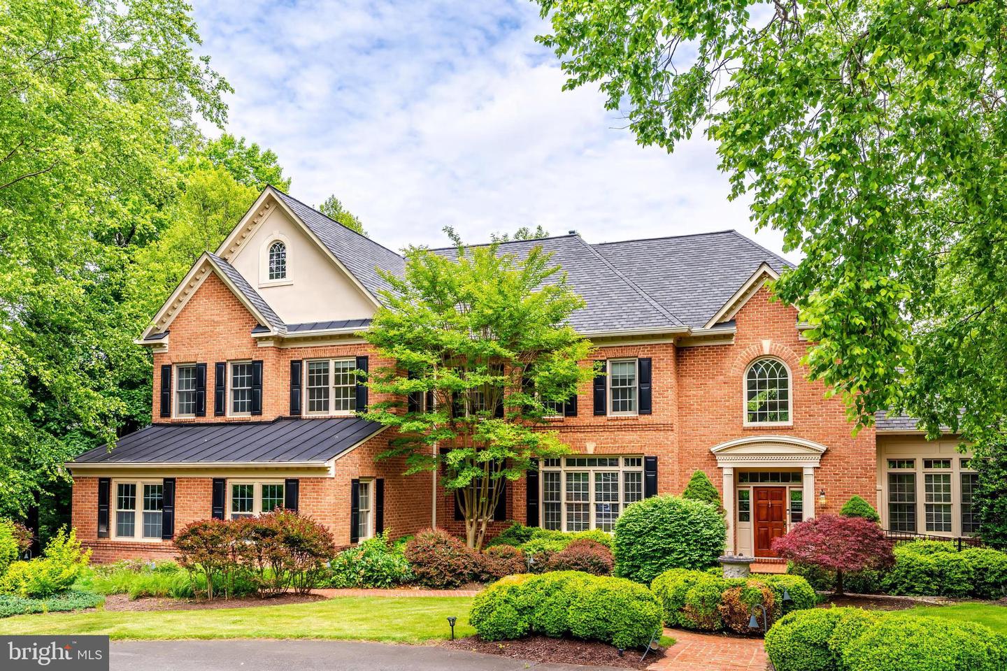 891 CHINQUAPIN RD, MCLEAN, Virginia 22102, 5 Bedrooms Bedrooms, 28 Rooms Rooms,5 BathroomsBathrooms,Residential,For sale,891 CHINQUAPIN RD,VAFX2217852 MLS # VAFX2217852