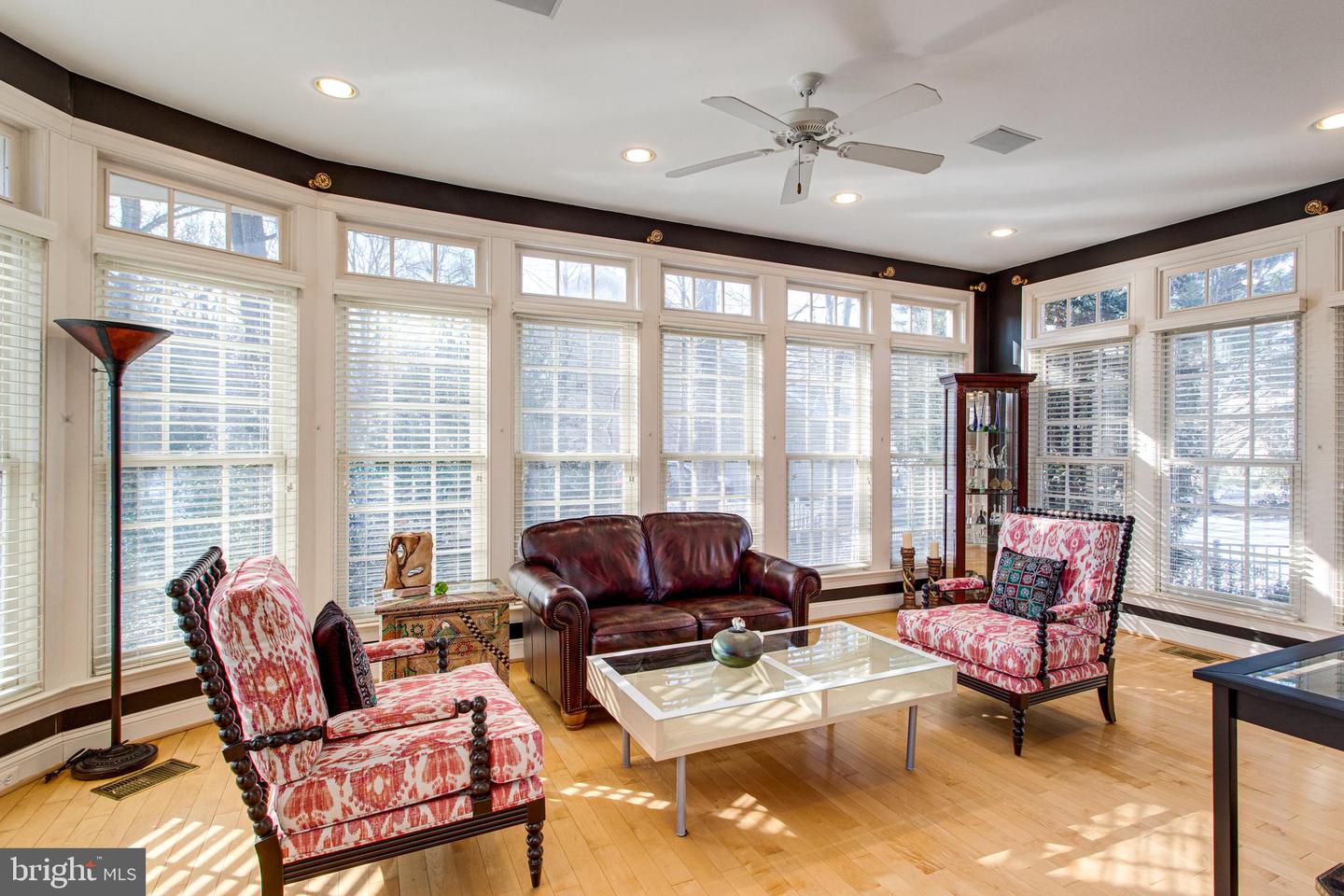 891 CHINQUAPIN RD, MCLEAN, Virginia 22102, 5 Bedrooms Bedrooms, 28 Rooms Rooms,5 BathroomsBathrooms,Residential,For sale,891 CHINQUAPIN RD,VAFX2217852 MLS # VAFX2217852