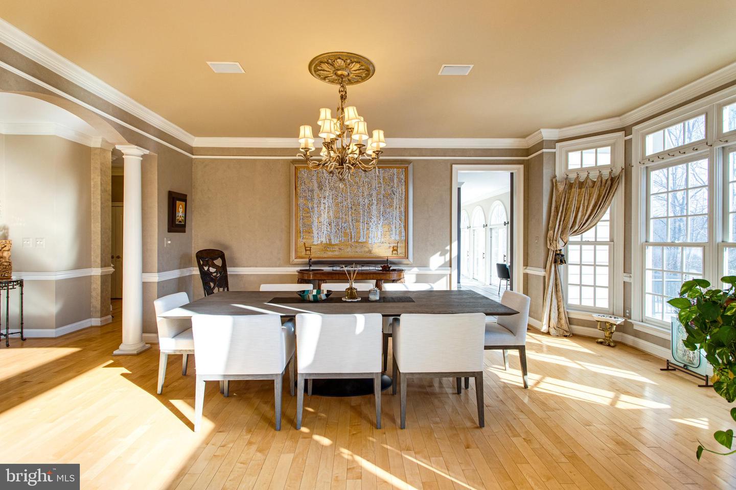 891 CHINQUAPIN RD, MCLEAN, Virginia 22102, 5 Bedrooms Bedrooms, 28 Rooms Rooms,5 BathroomsBathrooms,Residential,For sale,891 CHINQUAPIN RD,VAFX2217852 MLS # VAFX2217852