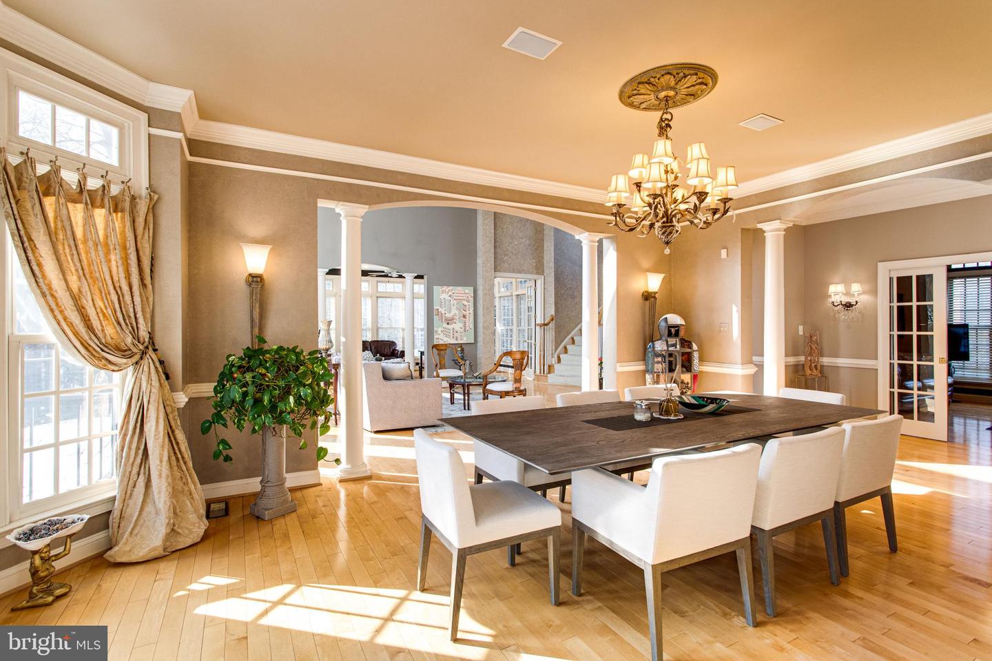 891 CHINQUAPIN RD, MCLEAN, Virginia 22102, 5 Bedrooms Bedrooms, 28 Rooms Rooms,5 BathroomsBathrooms,Residential,For sale,891 CHINQUAPIN RD,VAFX2217852 MLS # VAFX2217852