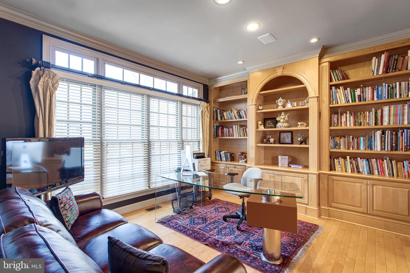 891 CHINQUAPIN RD, MCLEAN, Virginia 22102, 5 Bedrooms Bedrooms, 28 Rooms Rooms,5 BathroomsBathrooms,Residential,For sale,891 CHINQUAPIN RD,VAFX2217852 MLS # VAFX2217852
