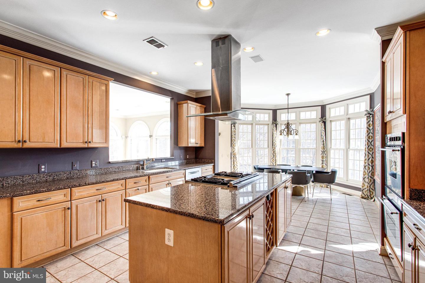 891 CHINQUAPIN RD, MCLEAN, Virginia 22102, 5 Bedrooms Bedrooms, 28 Rooms Rooms,5 BathroomsBathrooms,Residential,For sale,891 CHINQUAPIN RD,VAFX2217852 MLS # VAFX2217852