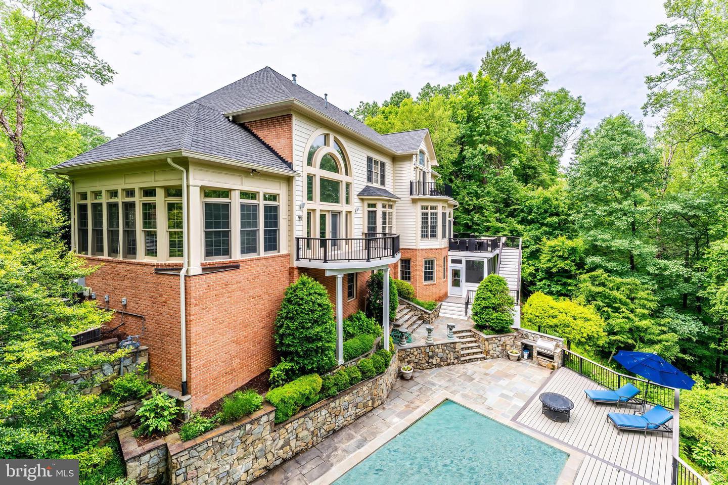 891 CHINQUAPIN RD, MCLEAN, Virginia 22102, 5 Bedrooms Bedrooms, 28 Rooms Rooms,5 BathroomsBathrooms,Residential,For sale,891 CHINQUAPIN RD,VAFX2217852 MLS # VAFX2217852