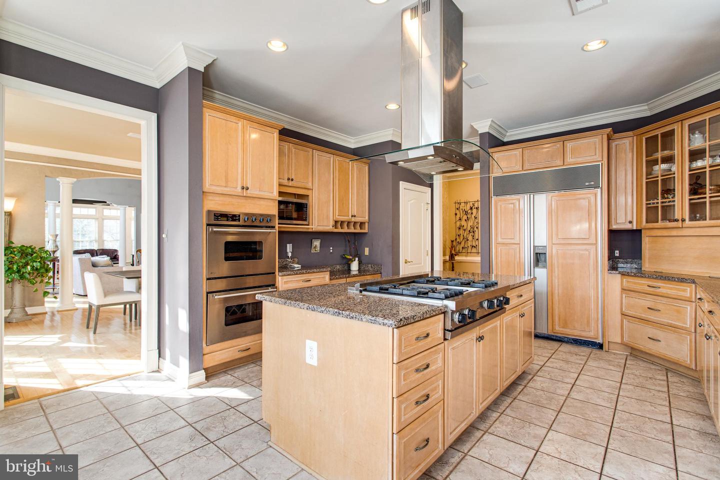891 CHINQUAPIN RD, MCLEAN, Virginia 22102, 5 Bedrooms Bedrooms, 28 Rooms Rooms,5 BathroomsBathrooms,Residential,For sale,891 CHINQUAPIN RD,VAFX2217852 MLS # VAFX2217852