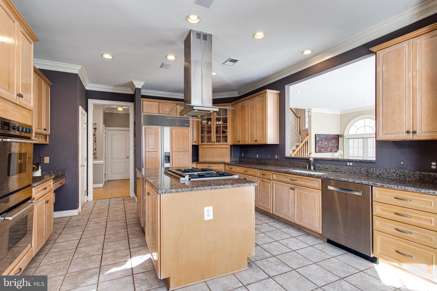 891 CHINQUAPIN RD, MCLEAN, Virginia 22102, 5 Bedrooms Bedrooms, 28 Rooms Rooms,5 BathroomsBathrooms,Residential,For sale,891 CHINQUAPIN RD,VAFX2217852 MLS # VAFX2217852