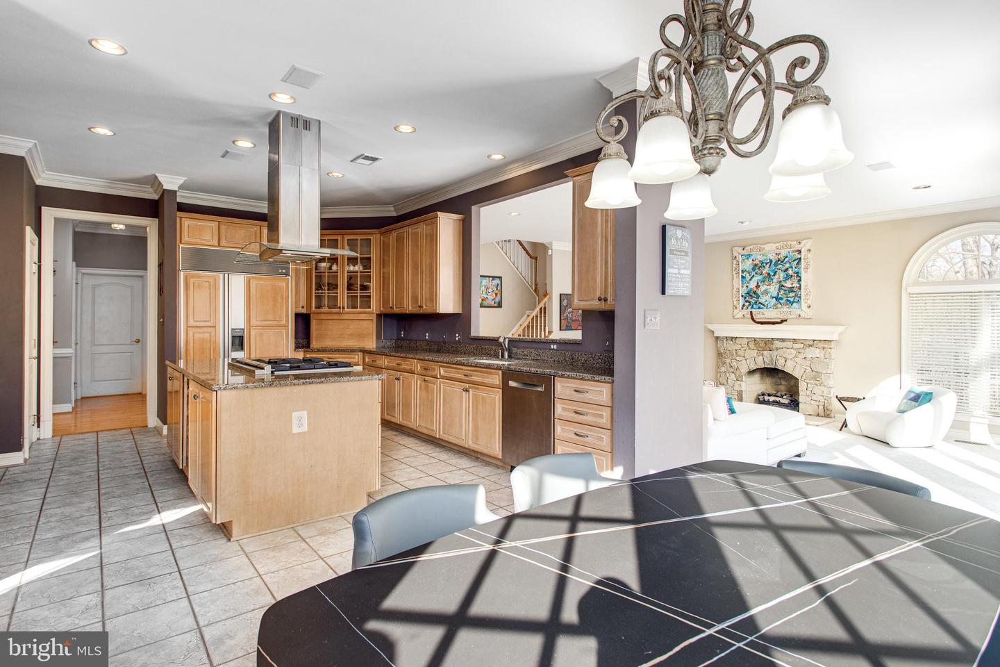 891 CHINQUAPIN RD, MCLEAN, Virginia 22102, 5 Bedrooms Bedrooms, 28 Rooms Rooms,5 BathroomsBathrooms,Residential,For sale,891 CHINQUAPIN RD,VAFX2217852 MLS # VAFX2217852