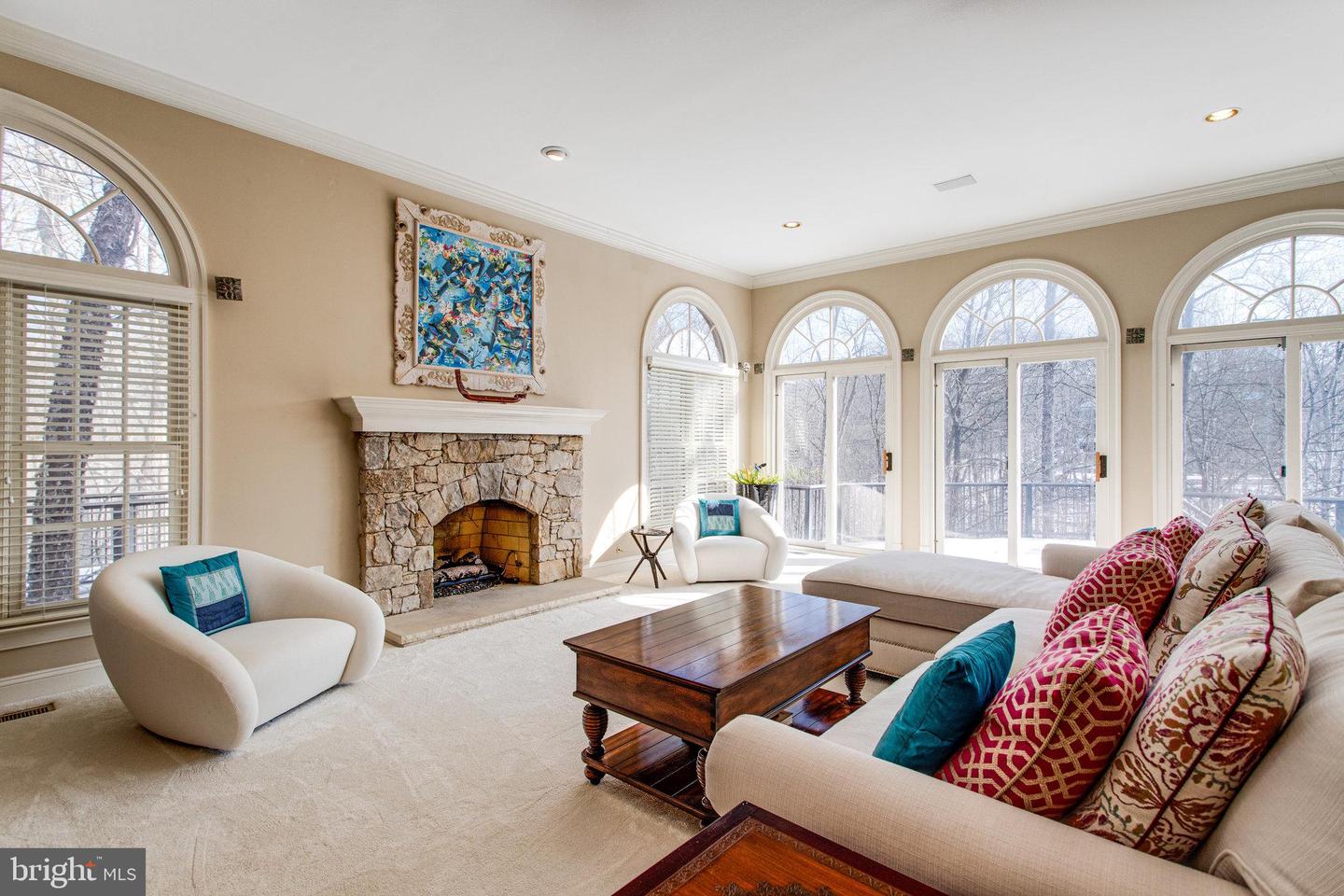 891 CHINQUAPIN RD, MCLEAN, Virginia 22102, 5 Bedrooms Bedrooms, 28 Rooms Rooms,5 BathroomsBathrooms,Residential,For sale,891 CHINQUAPIN RD,VAFX2217852 MLS # VAFX2217852
