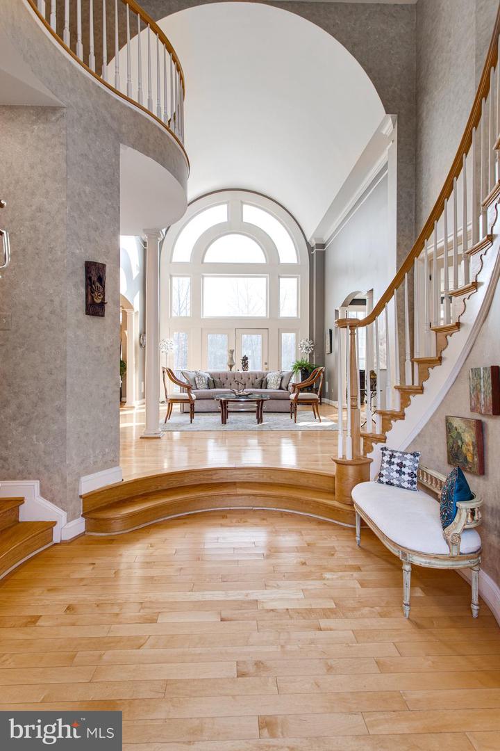 891 CHINQUAPIN RD, MCLEAN, Virginia 22102, 5 Bedrooms Bedrooms, 28 Rooms Rooms,5 BathroomsBathrooms,Residential,For sale,891 CHINQUAPIN RD,VAFX2217852 MLS # VAFX2217852
