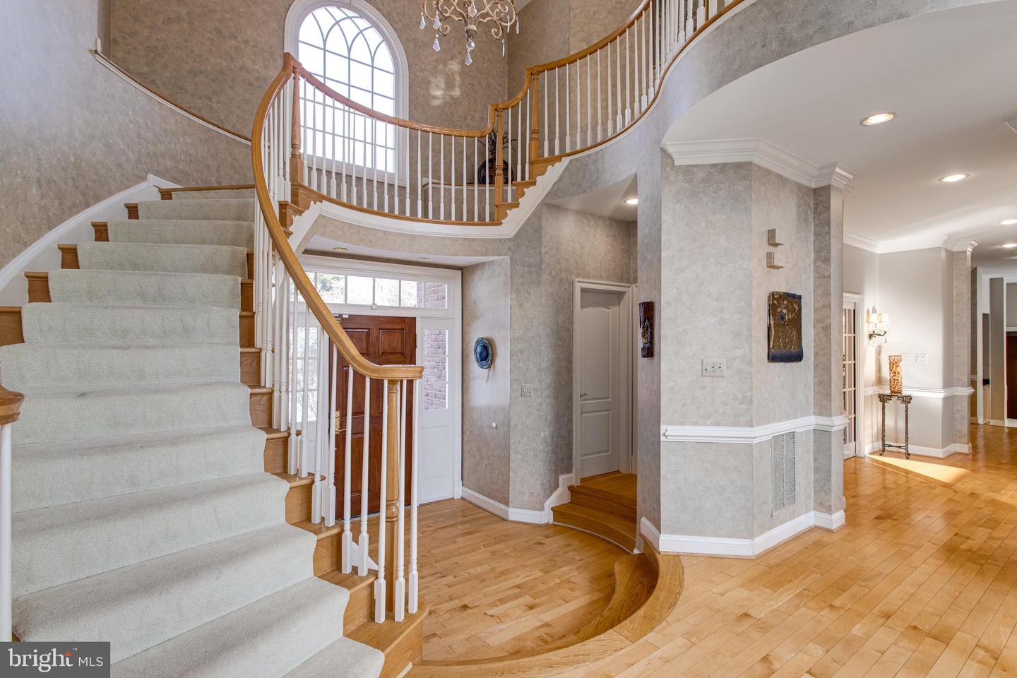 891 CHINQUAPIN RD, MCLEAN, Virginia 22102, 5 Bedrooms Bedrooms, 28 Rooms Rooms,5 BathroomsBathrooms,Residential,For sale,891 CHINQUAPIN RD,VAFX2217852 MLS # VAFX2217852