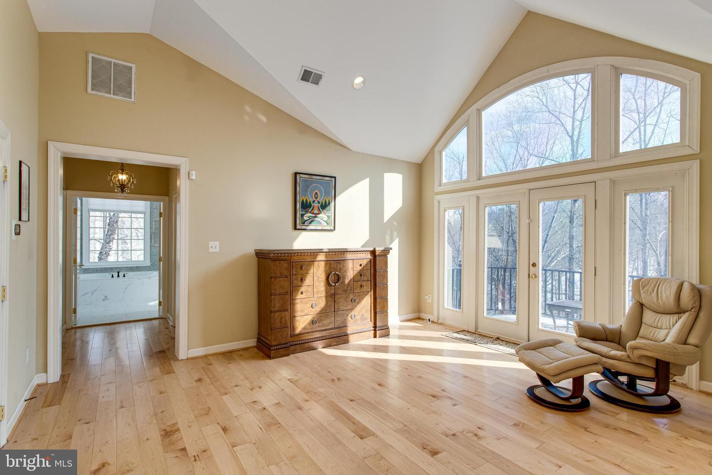 891 CHINQUAPIN RD, MCLEAN, Virginia 22102, 5 Bedrooms Bedrooms, 28 Rooms Rooms,5 BathroomsBathrooms,Residential,For sale,891 CHINQUAPIN RD,VAFX2217852 MLS # VAFX2217852