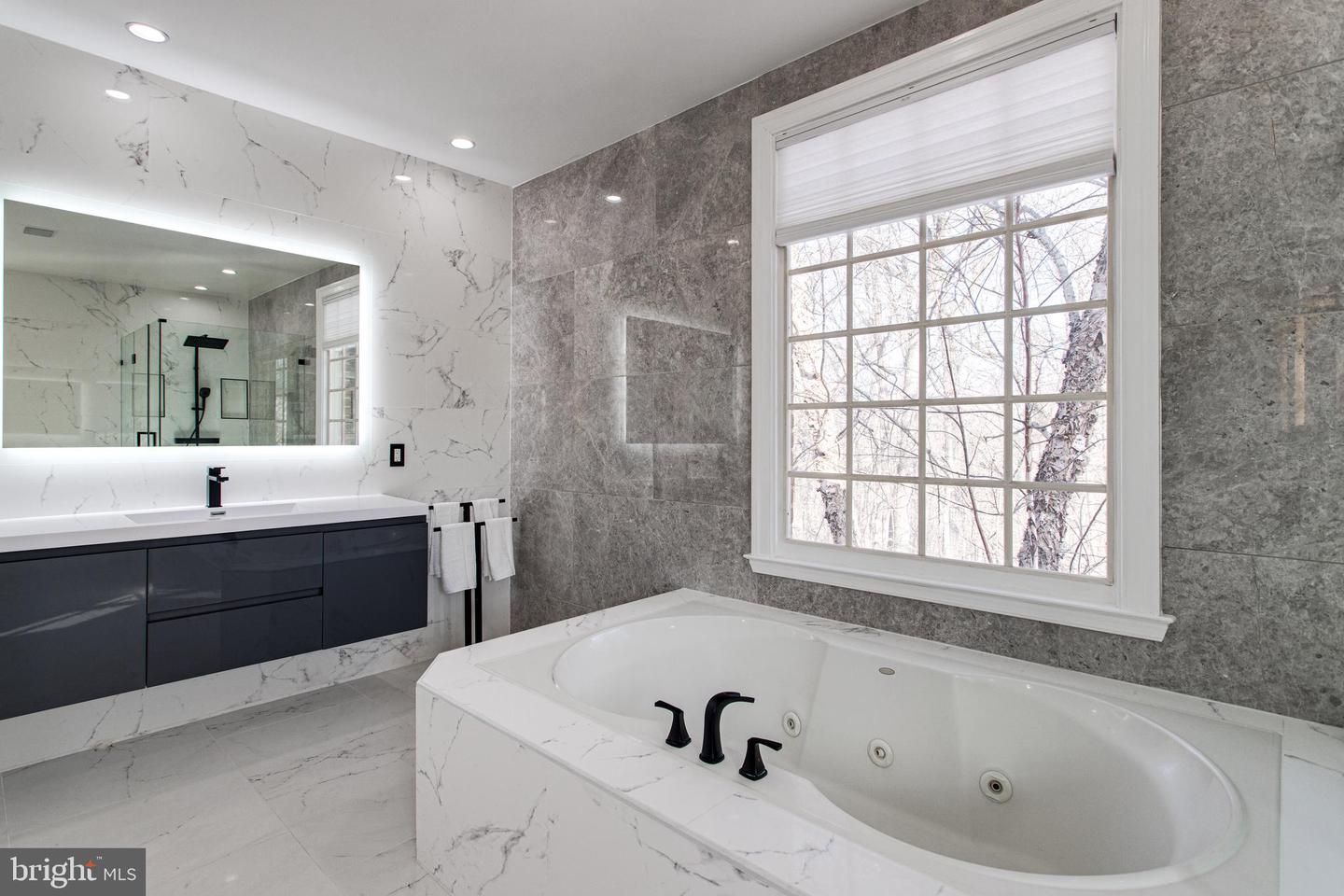 891 CHINQUAPIN RD, MCLEAN, Virginia 22102, 5 Bedrooms Bedrooms, 28 Rooms Rooms,5 BathroomsBathrooms,Residential,For sale,891 CHINQUAPIN RD,VAFX2217852 MLS # VAFX2217852