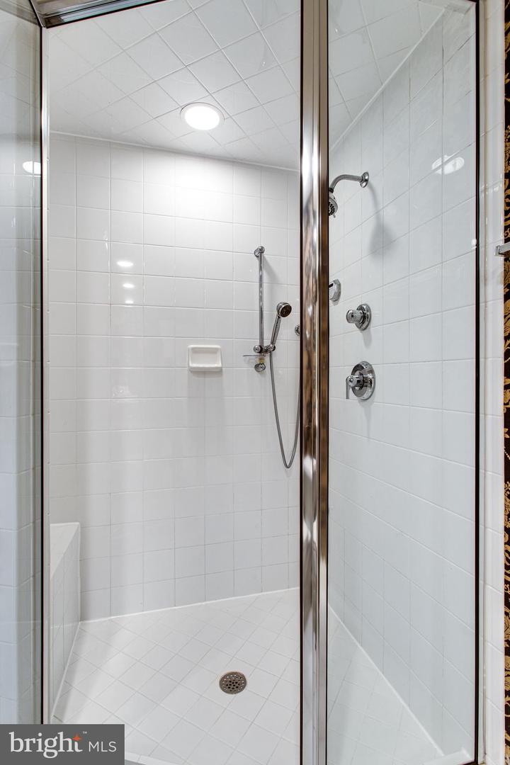 891 CHINQUAPIN RD, MCLEAN, Virginia 22102, 5 Bedrooms Bedrooms, 28 Rooms Rooms,5 BathroomsBathrooms,Residential,For sale,891 CHINQUAPIN RD,VAFX2217852 MLS # VAFX2217852