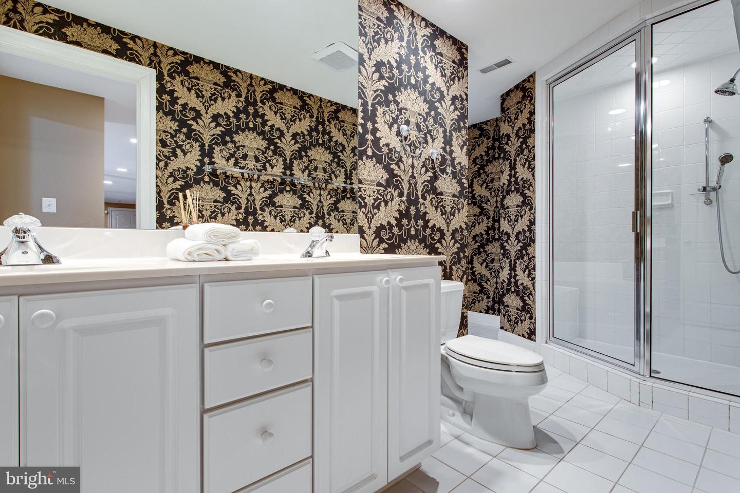 891 CHINQUAPIN RD, MCLEAN, Virginia 22102, 5 Bedrooms Bedrooms, 28 Rooms Rooms,5 BathroomsBathrooms,Residential,For sale,891 CHINQUAPIN RD,VAFX2217852 MLS # VAFX2217852