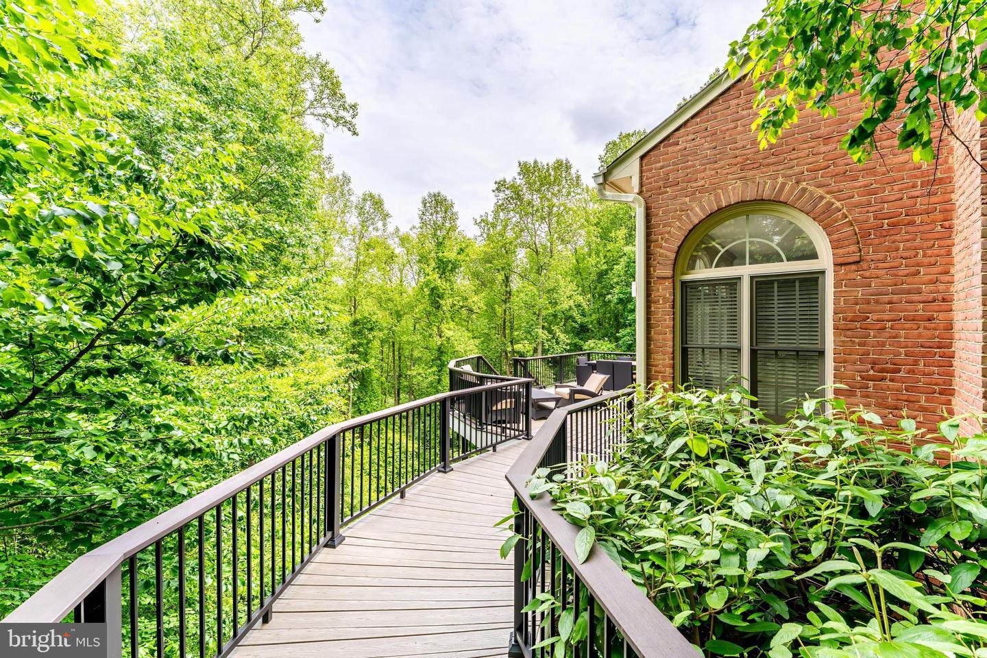 891 CHINQUAPIN RD, MCLEAN, Virginia 22102, 5 Bedrooms Bedrooms, 28 Rooms Rooms,5 BathroomsBathrooms,Residential,For sale,891 CHINQUAPIN RD,VAFX2217852 MLS # VAFX2217852