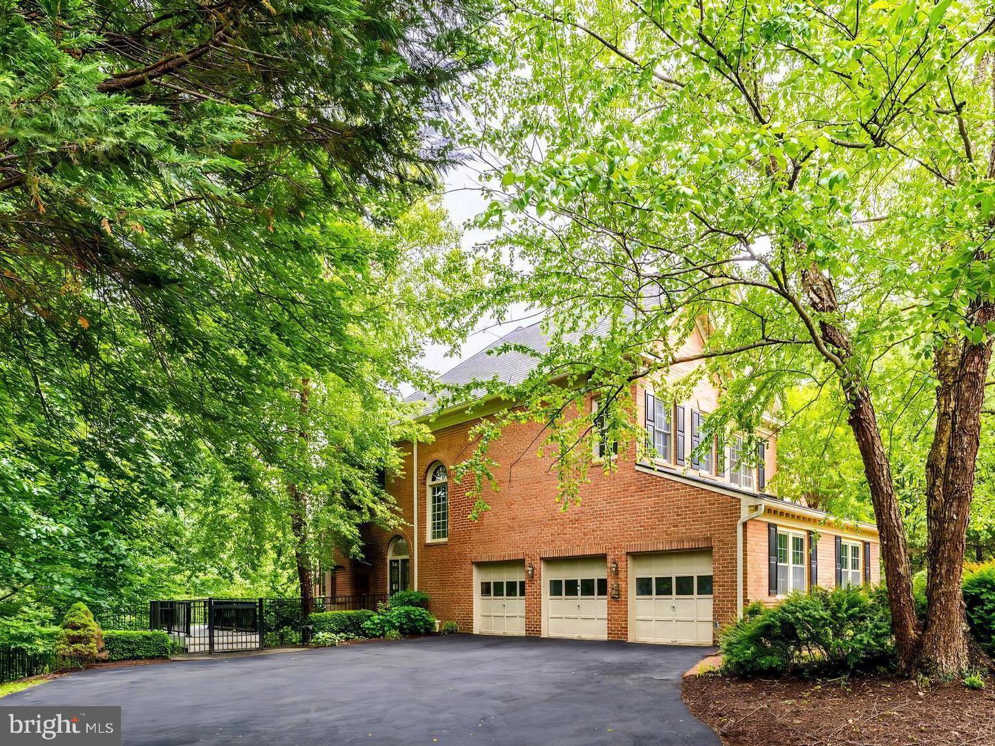 891 CHINQUAPIN RD, MCLEAN, Virginia 22102, 5 Bedrooms Bedrooms, 28 Rooms Rooms,5 BathroomsBathrooms,Residential,For sale,891 CHINQUAPIN RD,VAFX2217852 MLS # VAFX2217852