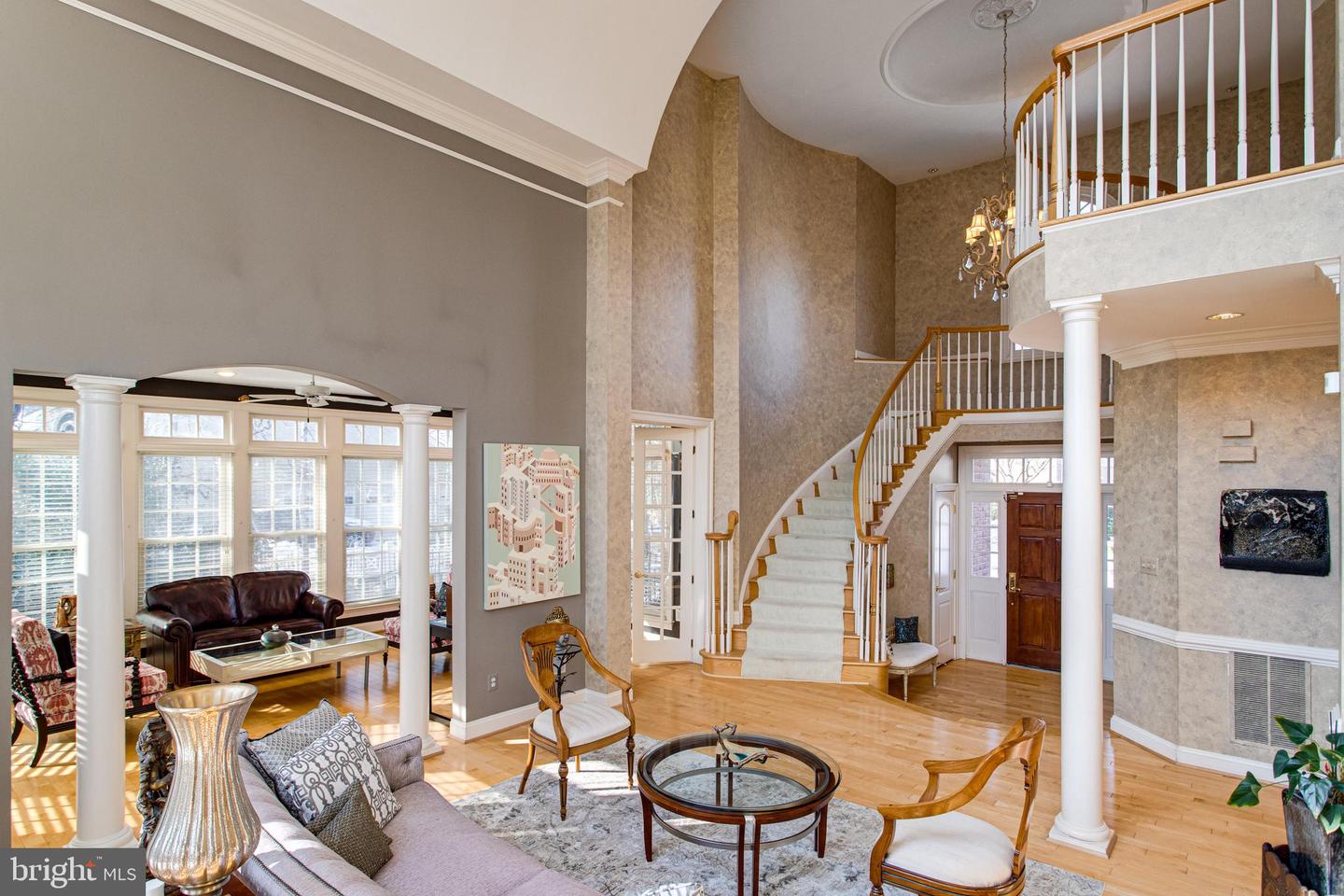 891 CHINQUAPIN RD, MCLEAN, Virginia 22102, 5 Bedrooms Bedrooms, 28 Rooms Rooms,5 BathroomsBathrooms,Residential,For sale,891 CHINQUAPIN RD,VAFX2217852 MLS # VAFX2217852