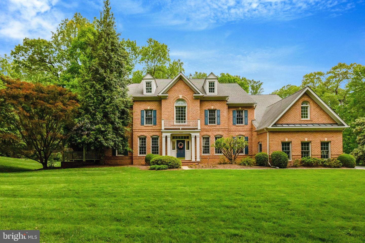 10286 JOHNS HOLLOW RD, VIENNA, Virginia 22182, 6 Bedrooms Bedrooms, ,4 BathroomsBathrooms,Residential,For sale,10286 JOHNS HOLLOW RD,VAFX2222992 MLS # VAFX2222992