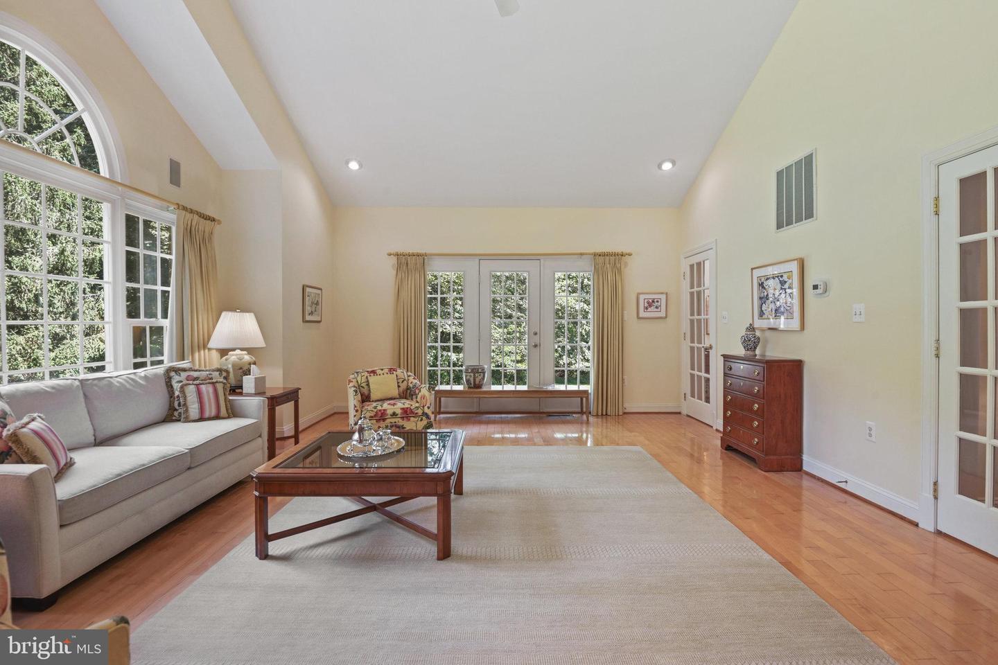 10286 JOHNS HOLLOW RD, VIENNA, Virginia 22182, 6 Bedrooms Bedrooms, ,4 BathroomsBathrooms,Residential,For sale,10286 JOHNS HOLLOW RD,VAFX2222992 MLS # VAFX2222992