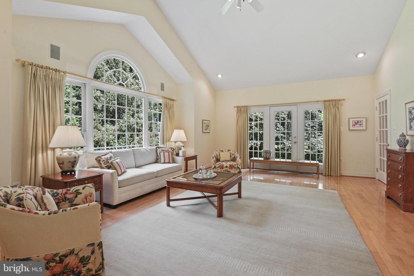 10286 JOHNS HOLLOW RD, VIENNA, Virginia 22182, 6 Bedrooms Bedrooms, ,4 BathroomsBathrooms,Residential,For sale,10286 JOHNS HOLLOW RD,VAFX2222992 MLS # VAFX2222992