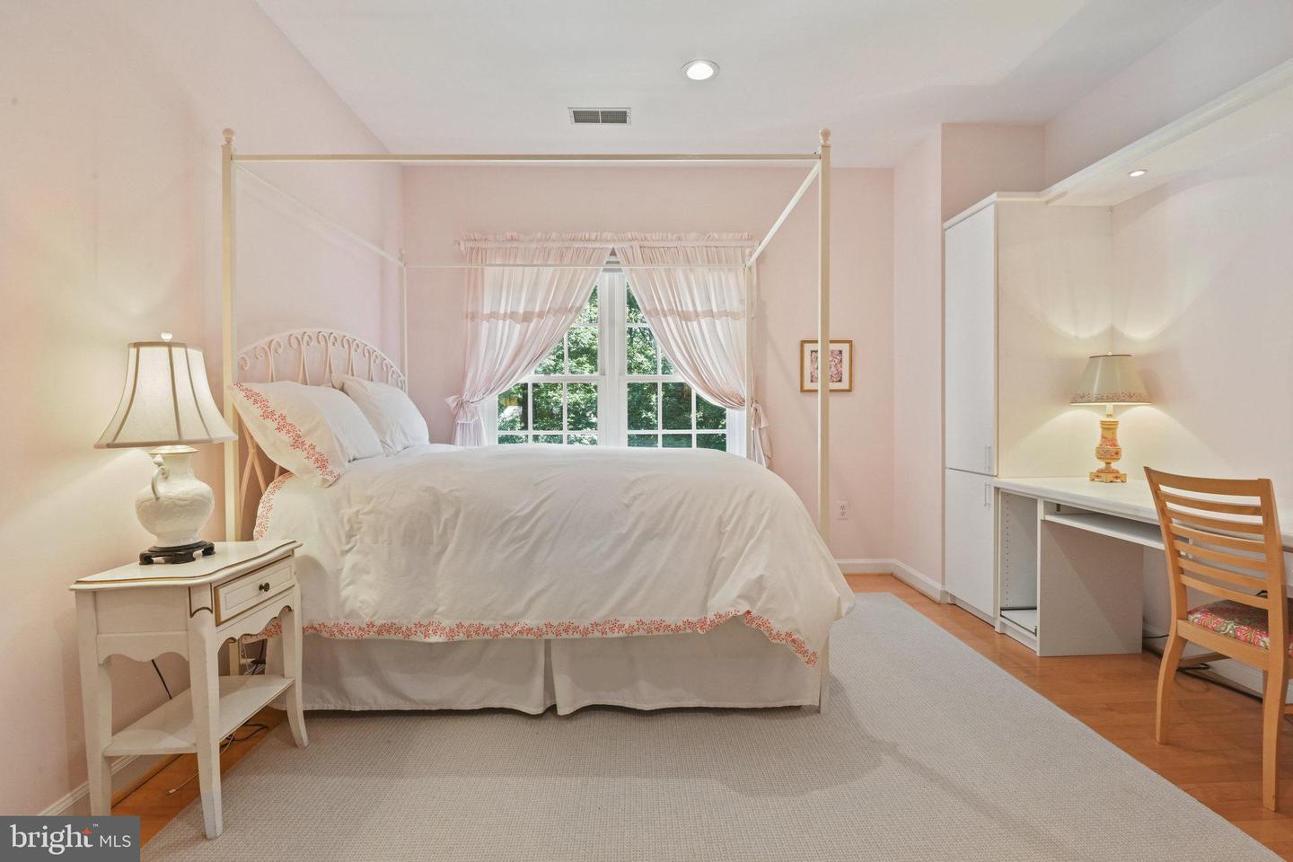 10286 JOHNS HOLLOW RD, VIENNA, Virginia 22182, 6 Bedrooms Bedrooms, ,4 BathroomsBathrooms,Residential,For sale,10286 JOHNS HOLLOW RD,VAFX2222992 MLS # VAFX2222992