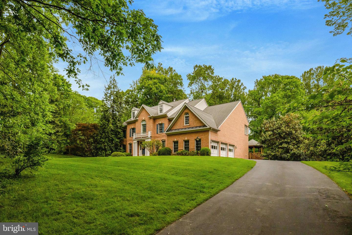 10286 JOHNS HOLLOW RD, VIENNA, Virginia 22182, 6 Bedrooms Bedrooms, ,4 BathroomsBathrooms,Residential,For sale,10286 JOHNS HOLLOW RD,VAFX2222992 MLS # VAFX2222992